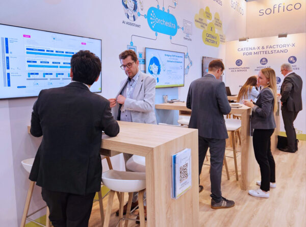 soffico Personal am Messetsand auf der Hannover Messe 2025 im Gespräch mit Interessenten